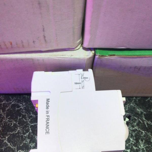 Schneider 4-Pole Circuit Breaker – High Capacity Load Protection Ghana