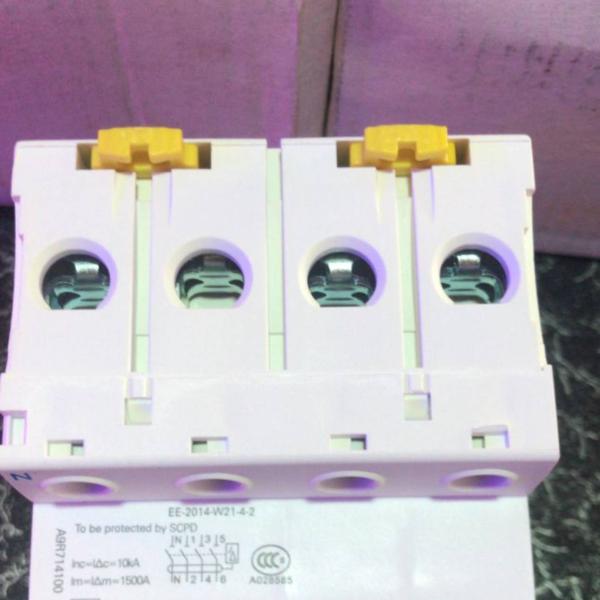 Schneider 4-Pole Circuit Breaker – High Capacity Load Protection Ghana