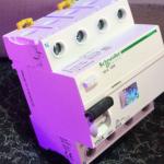 Schneider 4-Pole Circuit Breaker – High Capacity Load Protection Ghana